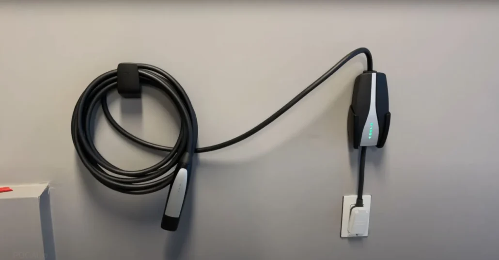 charging the tesla mobile connector